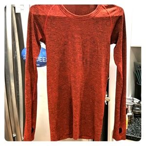 Lululemon women's Swifty size 8 red